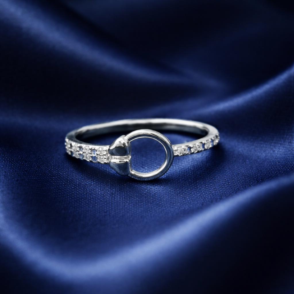 Elegant Silver Interlocking Circle Ring with Shimmering Accents