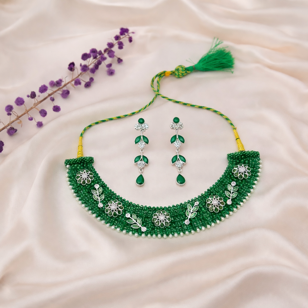 Emerald Beaded Choker with Pearl Border