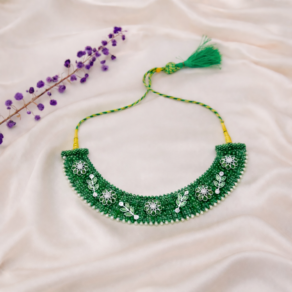 Emerald Beaded Choker with Pearl Border