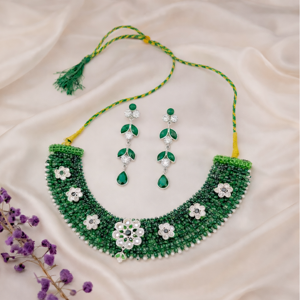 Exquisite Beaded Choker with Diamond