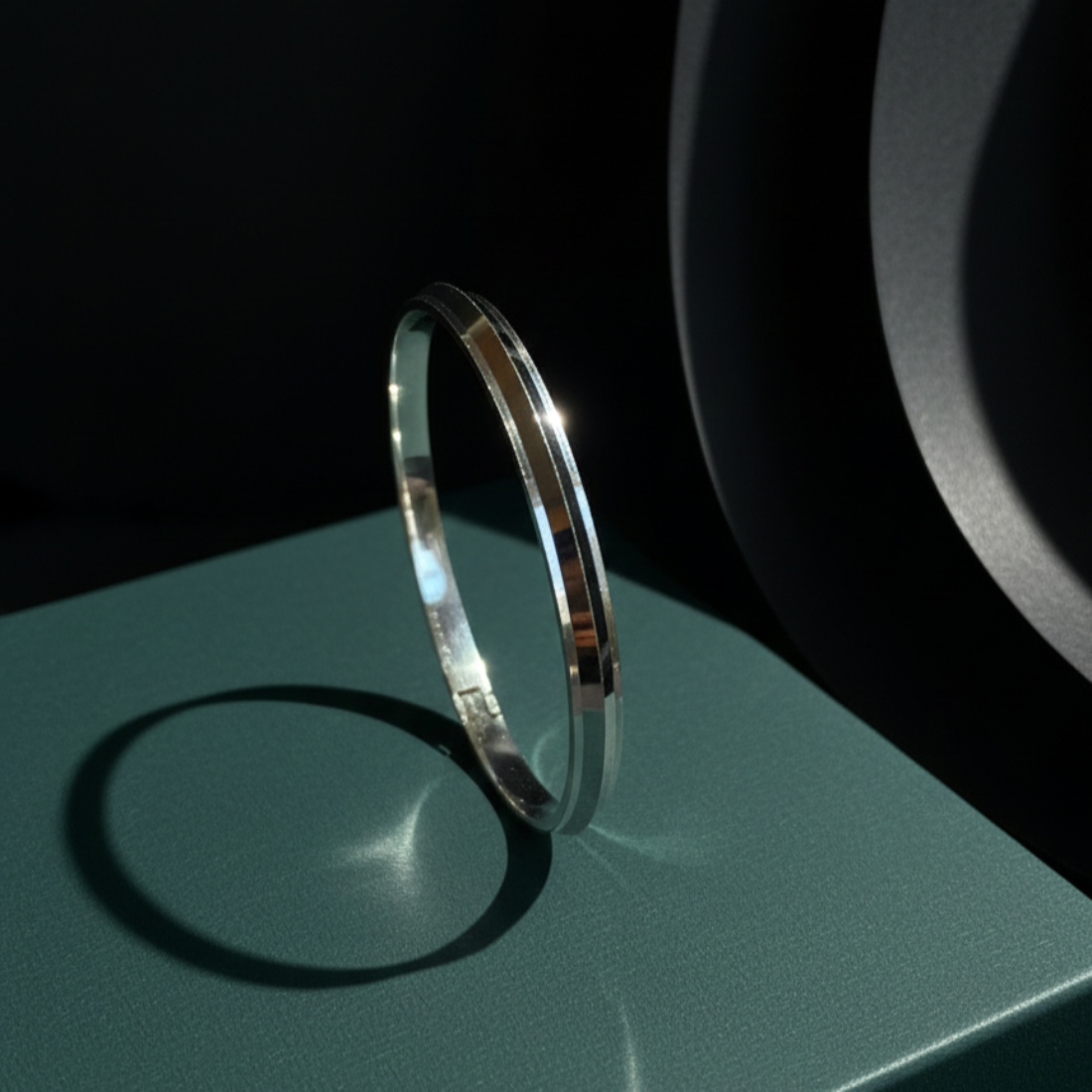 Shine Sterling Silver Flat-Edge Kada