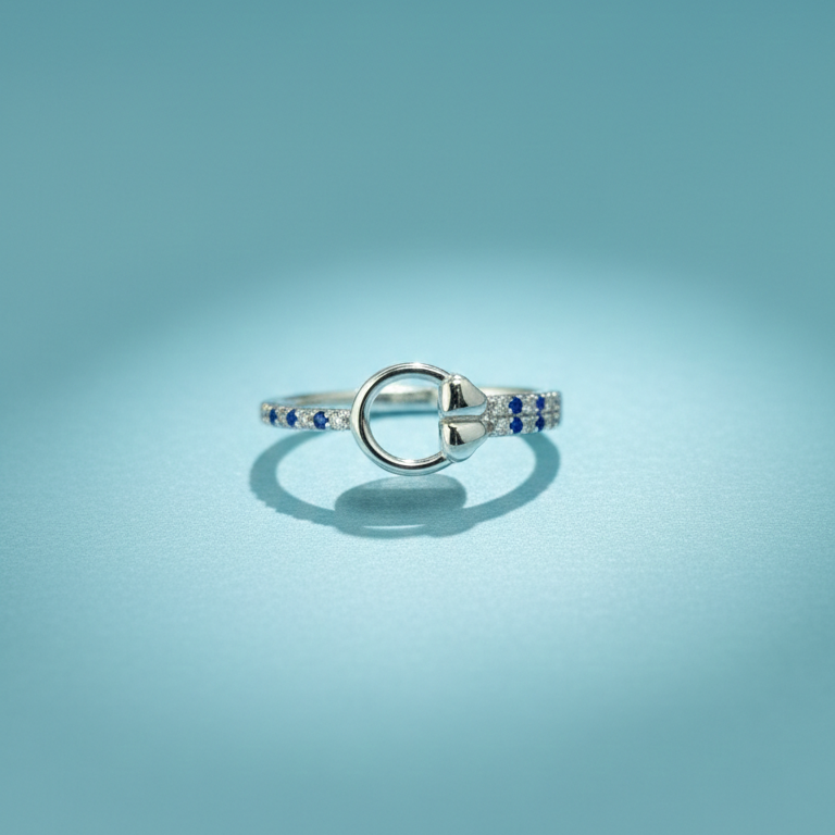 Elegant Silver Interlocking Circle Ring with Shimmering Accents