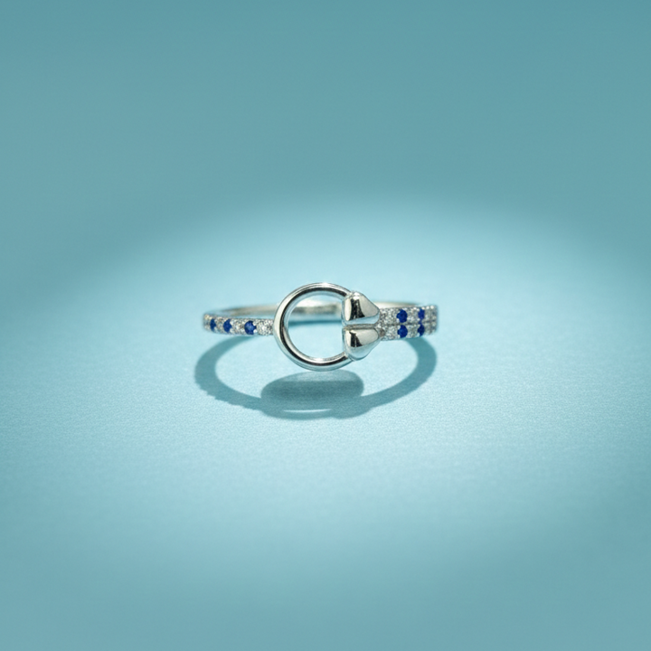 Elegant Silver Interlocking Circle Ring with Shimmering Accents