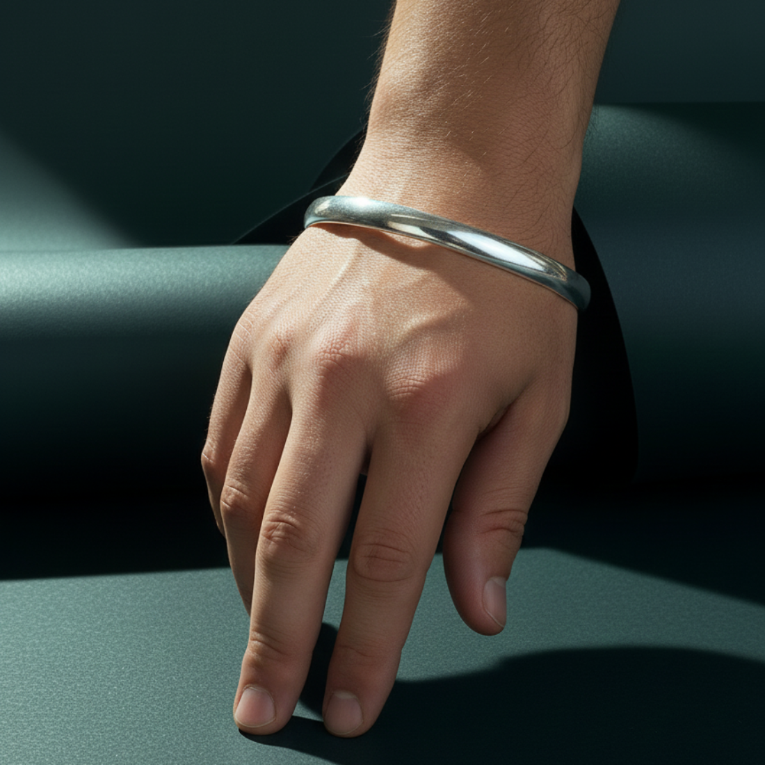 Sleek Silver Kada Timeless Everyday Luxury.